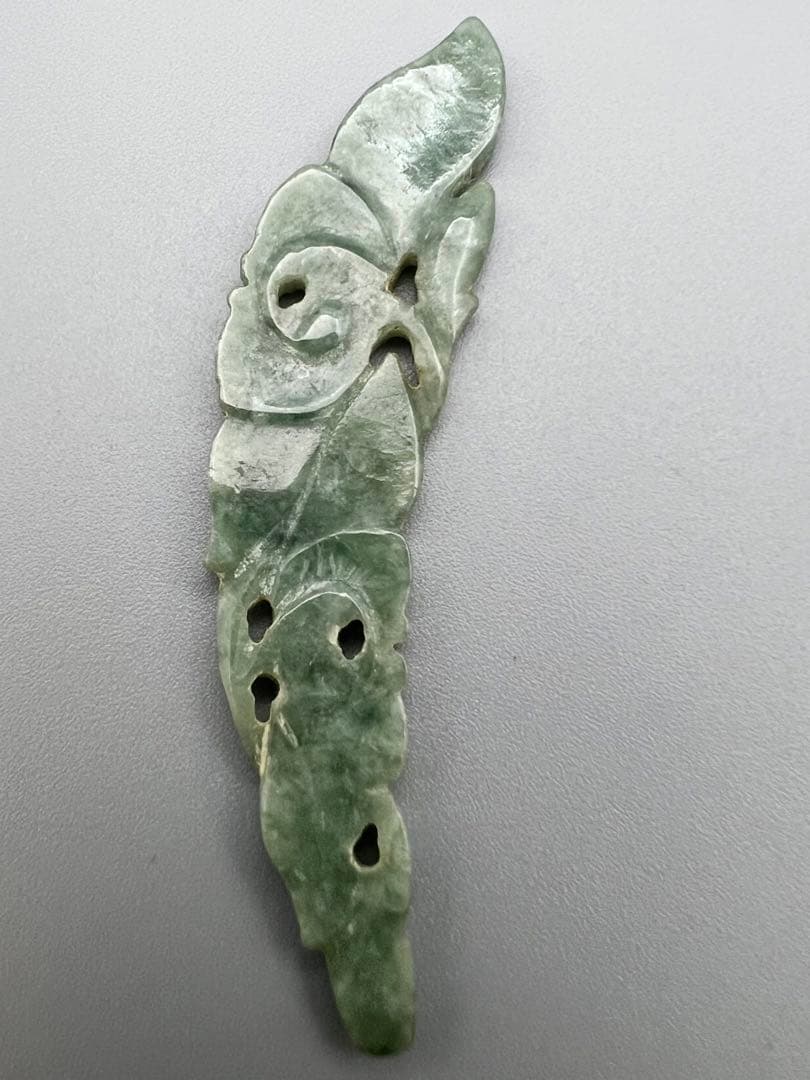 本翡翠　葉形　彫刻　1対