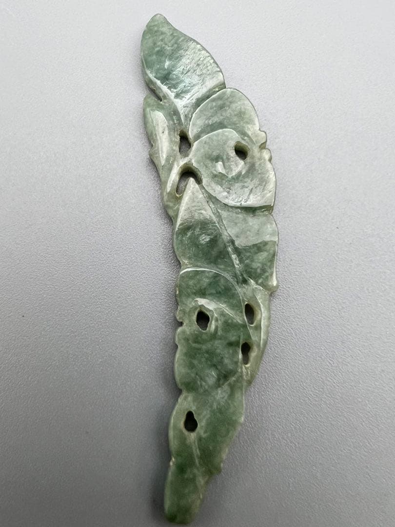 本翡翠　葉形　彫刻　1対