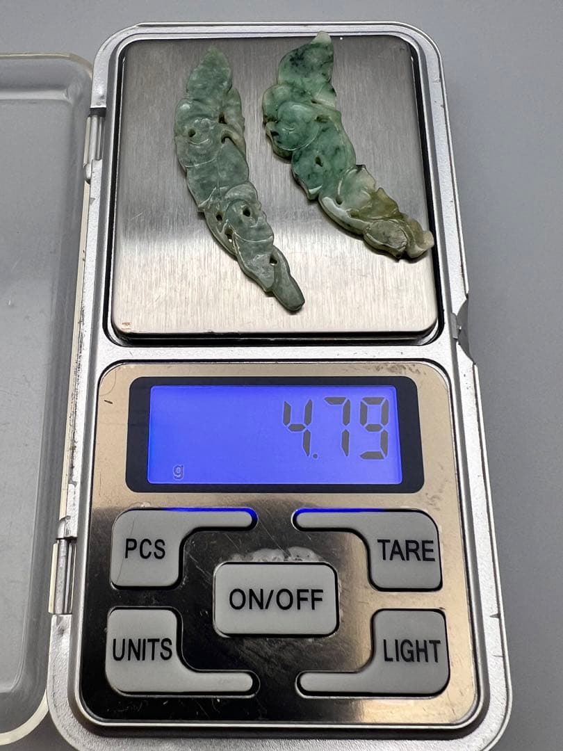 本翡翠　葉形　彫刻　1対