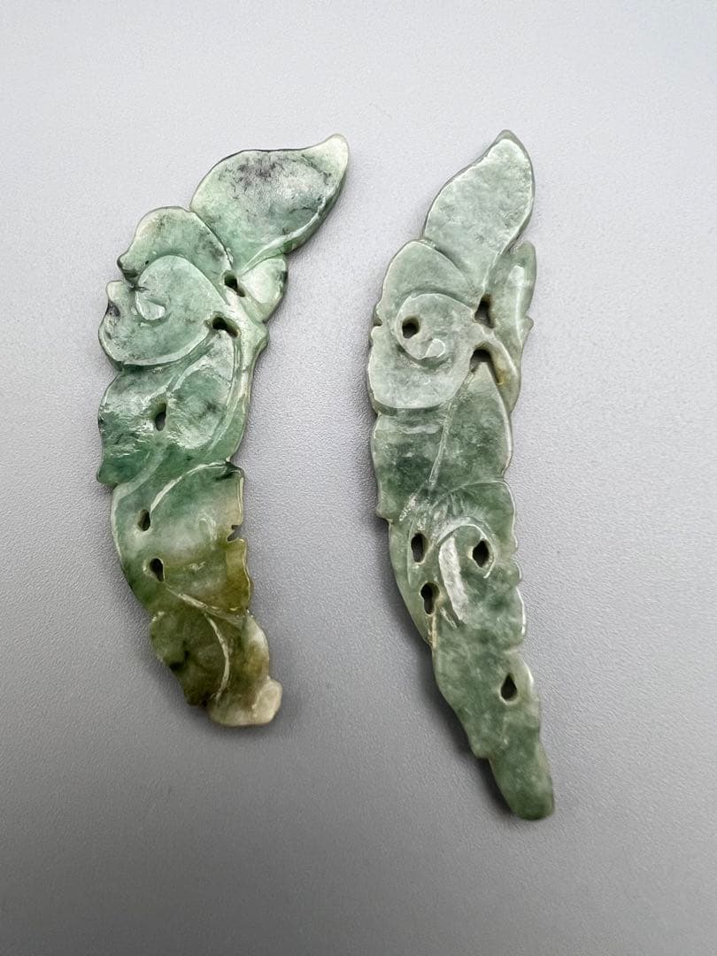 本翡翠　葉形　彫刻　1対