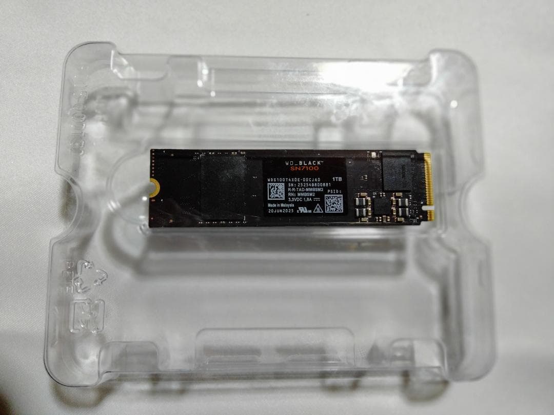 ほぼ未使用品　SSD 1TB WD Black SN7100
