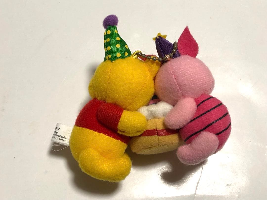 くまのプーさん　プーさん&ピグレット　キーホルダー　ハッピーバースデー