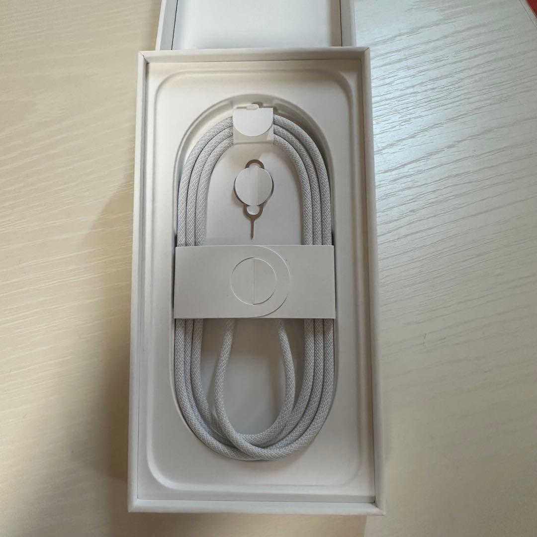 新品✨未使用✨iPhone16e 128ギガ　白　　ホワイト