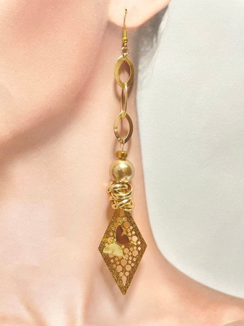 No.1188 ゴールドバタフライのロングピアス　アジアンピアス