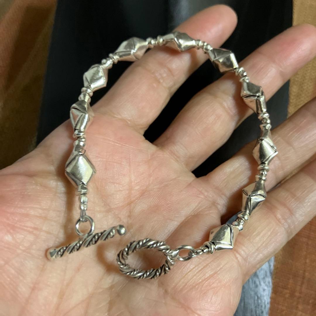 カレンシルバー　供物入れのビーズのマンテルタイプ大ぶりブレスレット