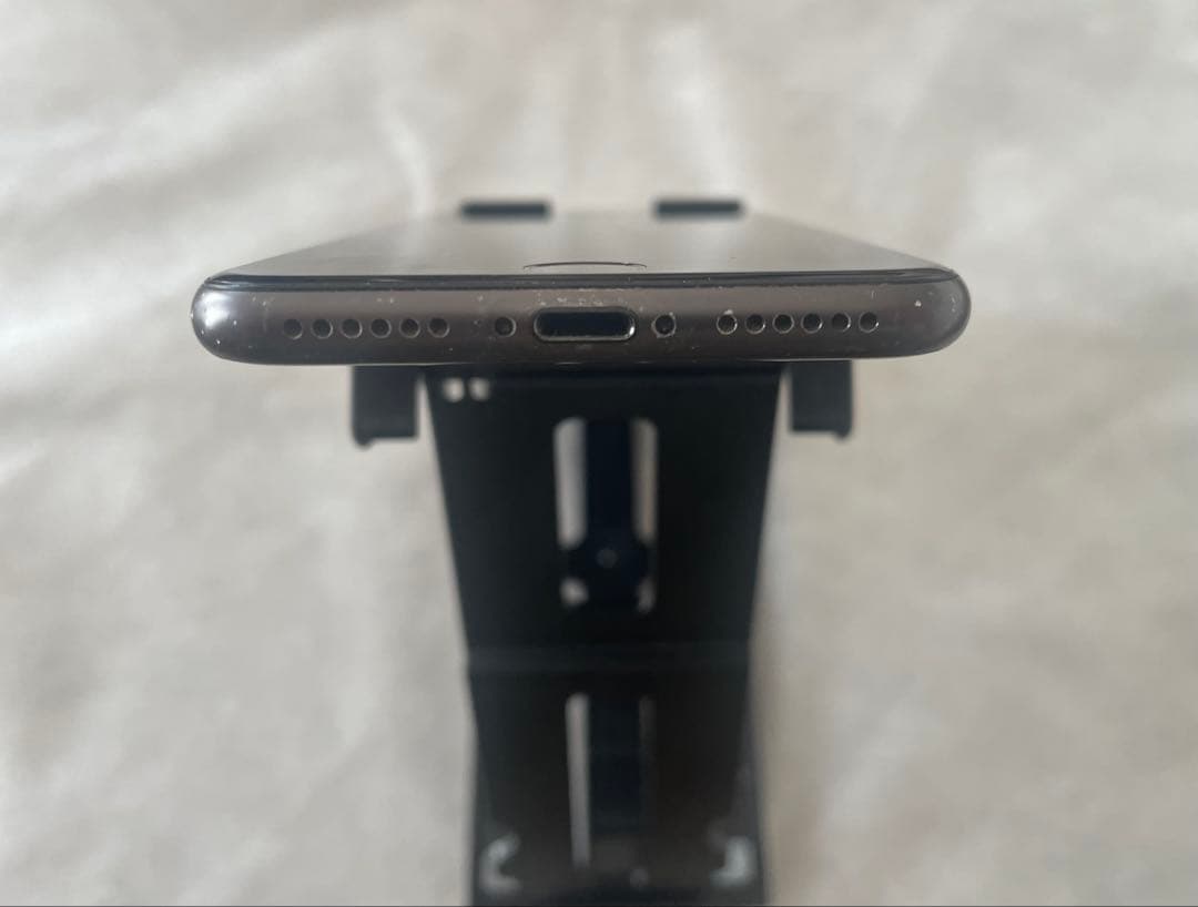 Apple iPhone 8ブラック 本体　64GB SIMフリー