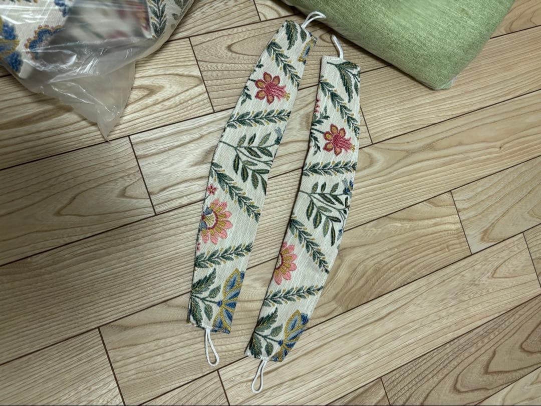 「ニトリ 遮光1級 遮熱カーテン PK129 100×200cm 2枚組 花柄」