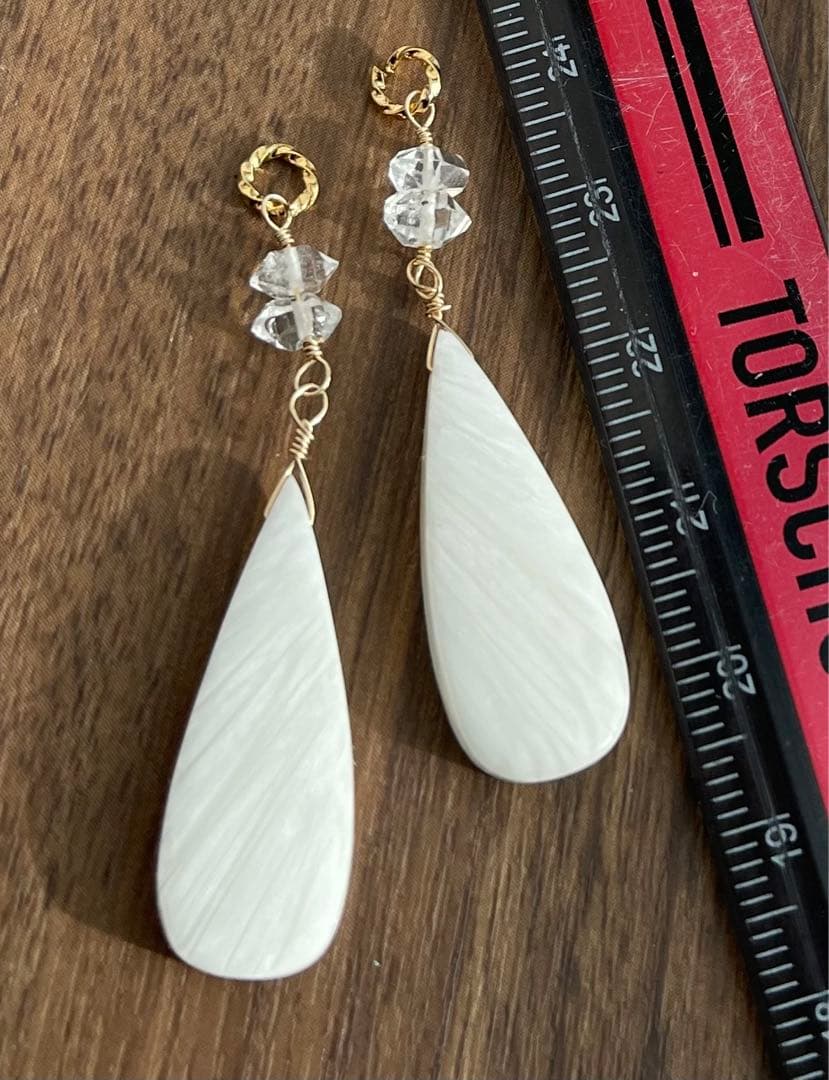 超珍しい真っ白スコレサイトの綺麗ピアスチャーム☆