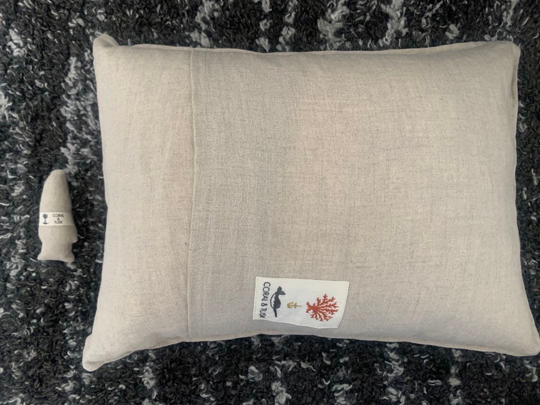 CORAL&TUSK（コーラル＆タスク）の刺繍クッション　クリスマス　バージョン