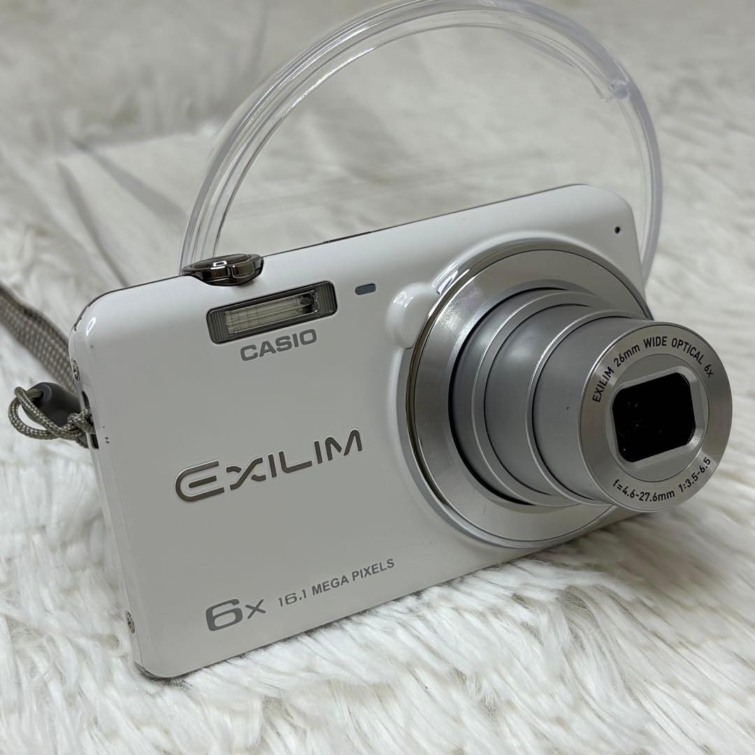 美品　CASIO カメラ　EX-ZS25 バッテリー　ホワイト　コンデジ　動作品