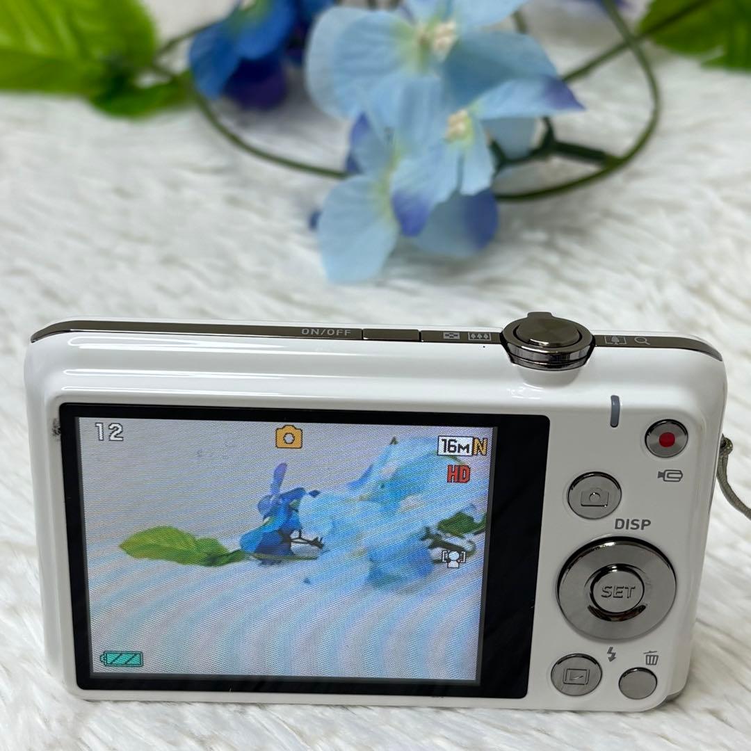 美品　CASIO カメラ　EX-ZS25 バッテリー　ホワイト　コンデジ　動作品