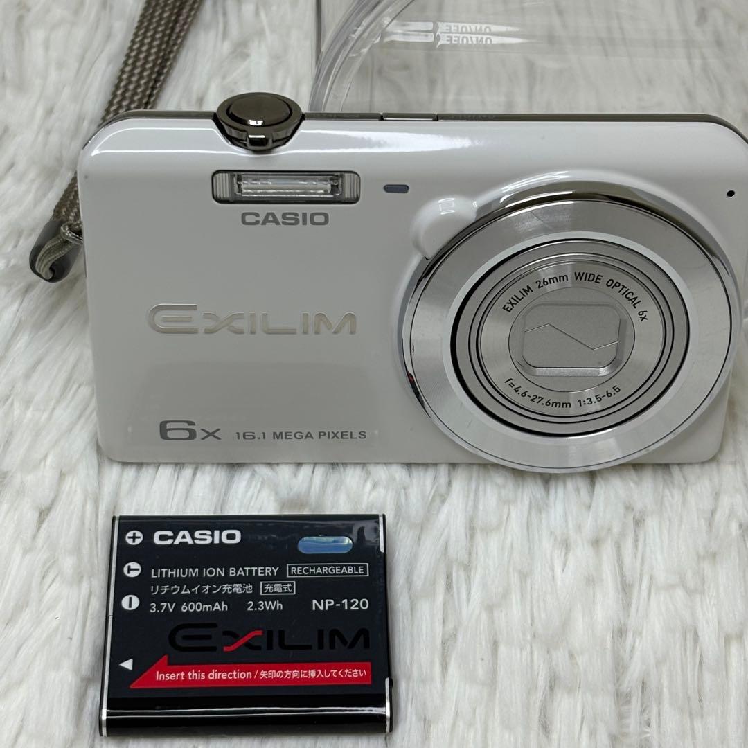 美品　CASIO カメラ　EX-ZS25 バッテリー　ホワイト　コンデジ　動作品