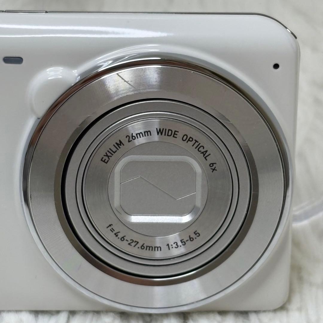 美品　CASIO カメラ　EX-ZS25 バッテリー　ホワイト　コンデジ　動作品