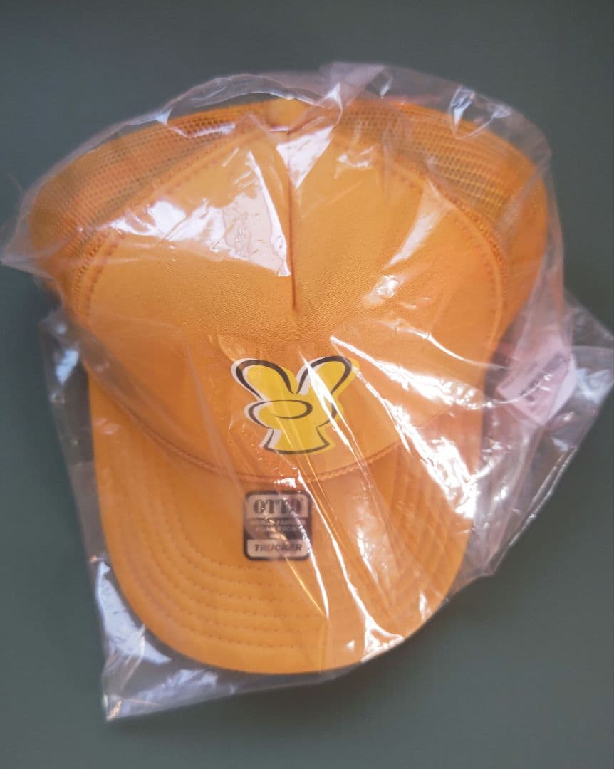 BTSXDM4 ミニオンコラボ　PEACE SIGN TRUCKER HAT