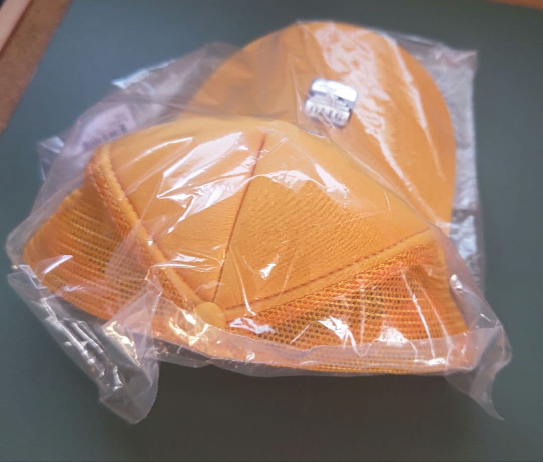 BTSXDM4 ミニオンコラボ　PEACE SIGN TRUCKER HAT