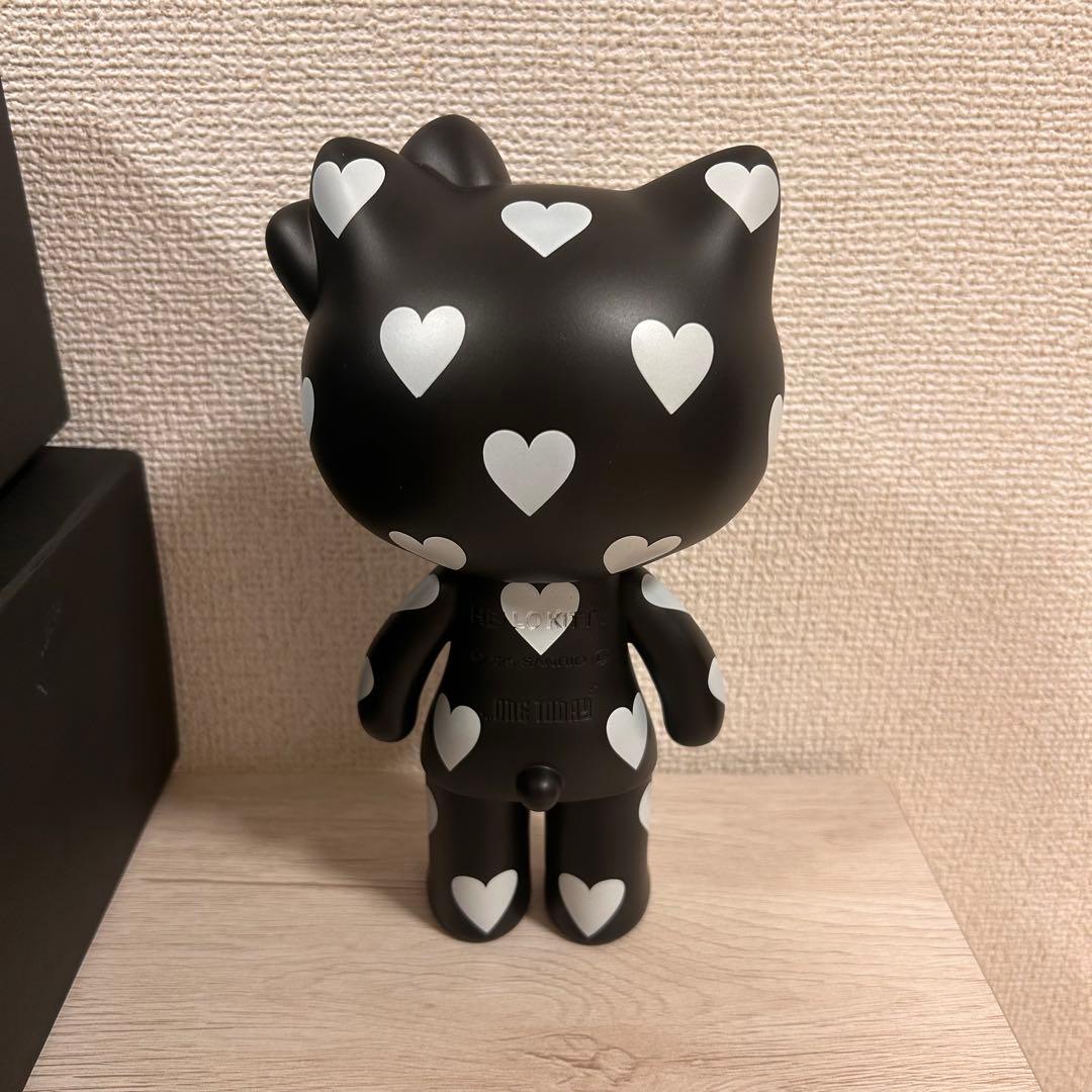 BARNEYS NEWYORKハローキティブラックシリーズ ハート