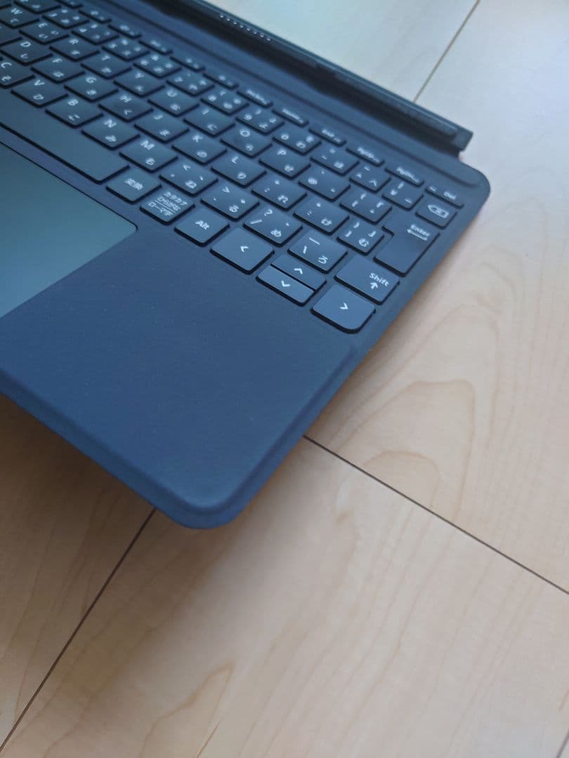 Surface Go 本体 + 着脱式キーボード