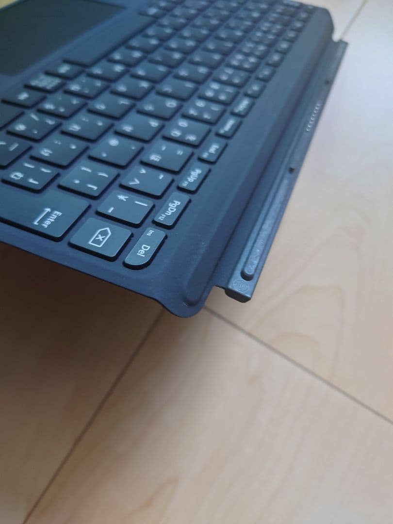 Surface Go 本体 + 着脱式キーボード