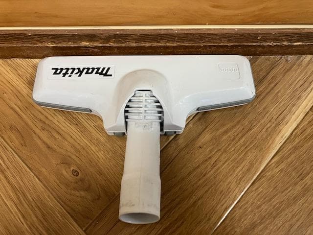 Makita CL180FD コードレススティッククリーナー