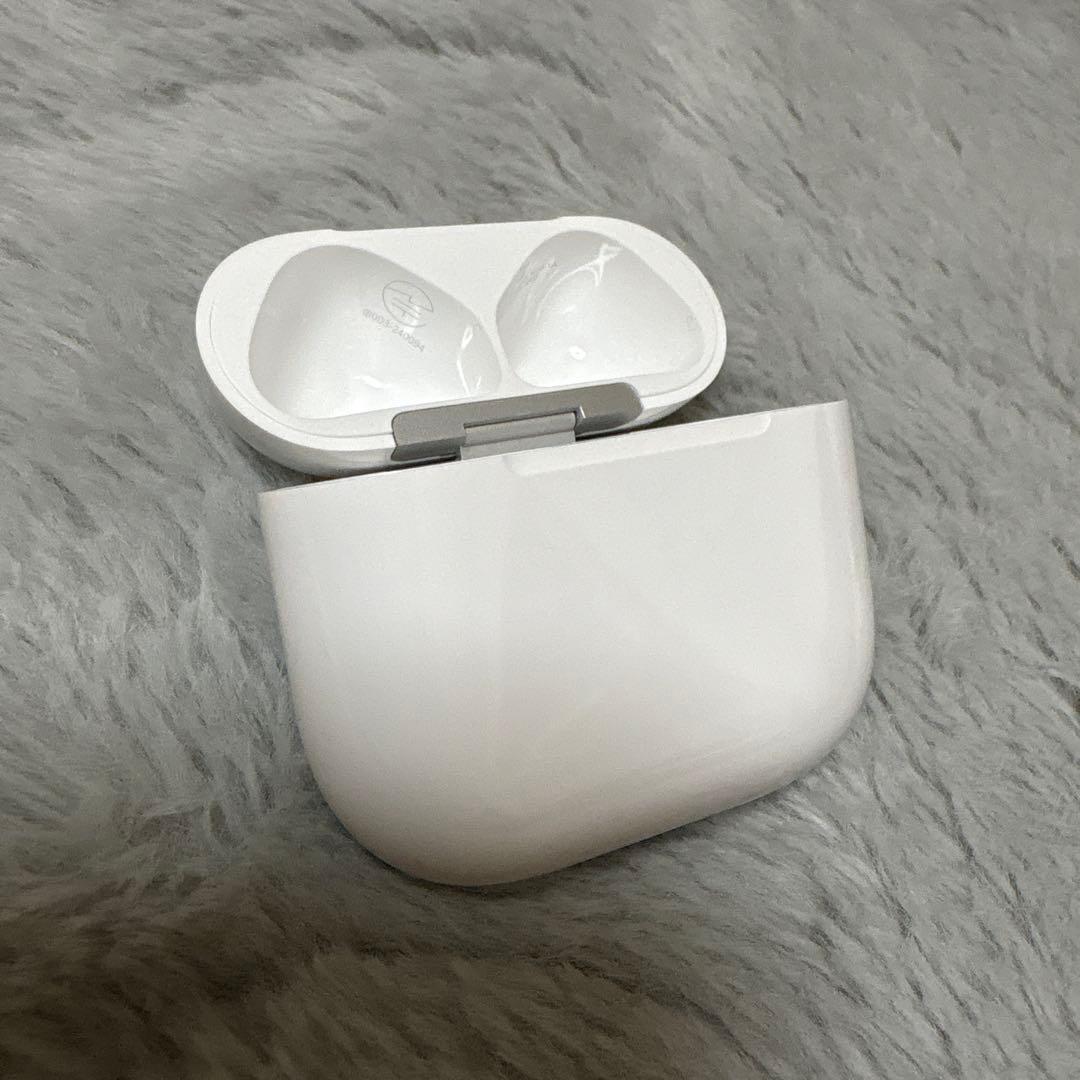 Apple AirPods4 アクティブノイズキャンセリング機能搭載 第4世代