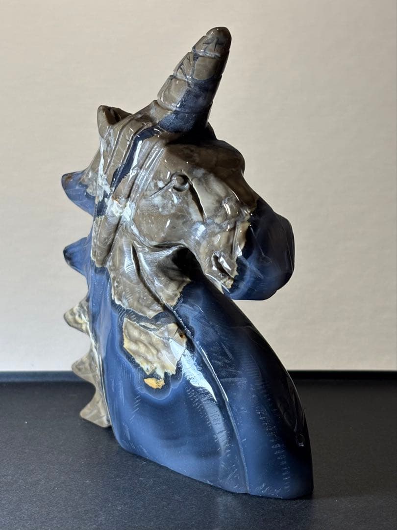 ボルケーノアゲート　ユニコーン　カービング　477g 天然石