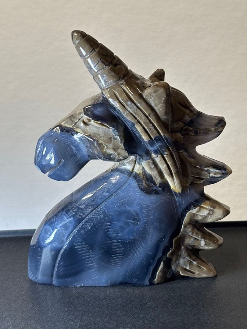 ボルケーノアゲート　ユニコーン　カービング　477g 天然石