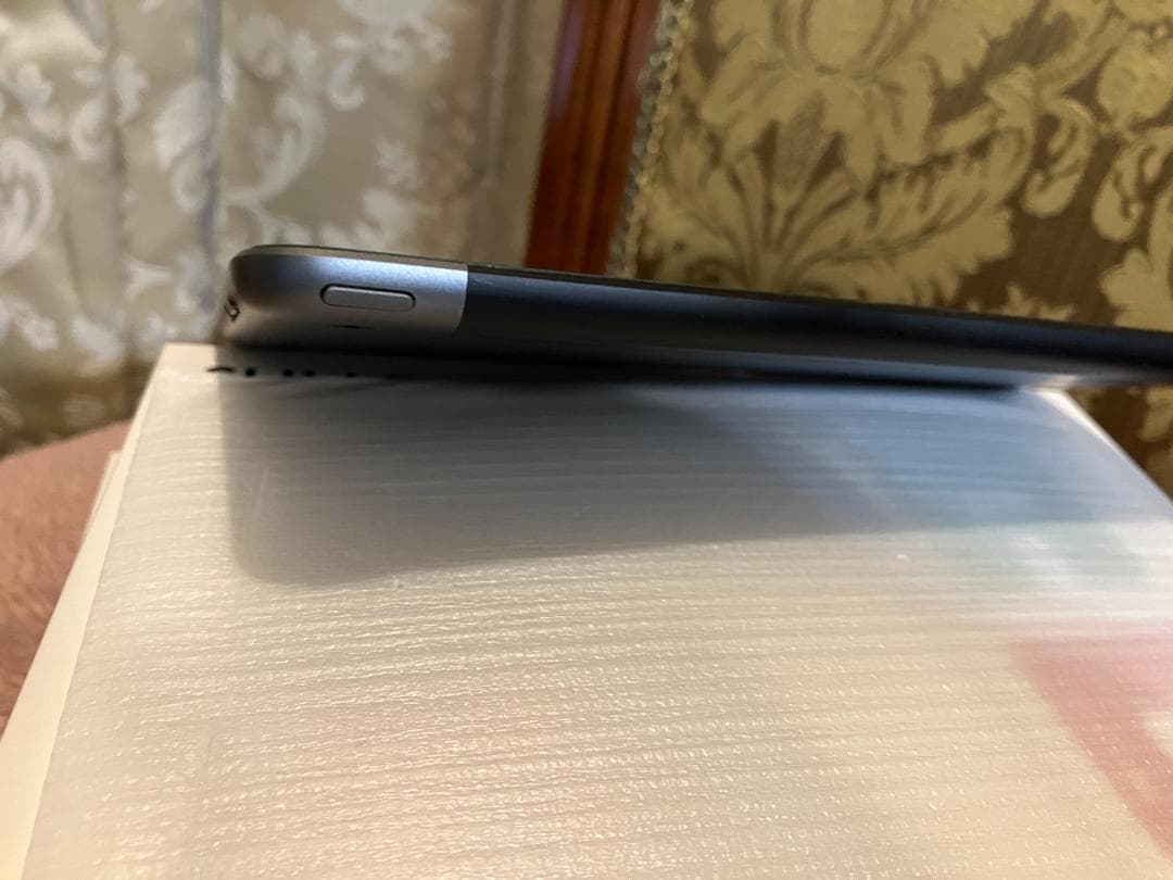 再値下　訳ありipad第7世代グレー　32Gb Wifi+セルラー　キーボード付