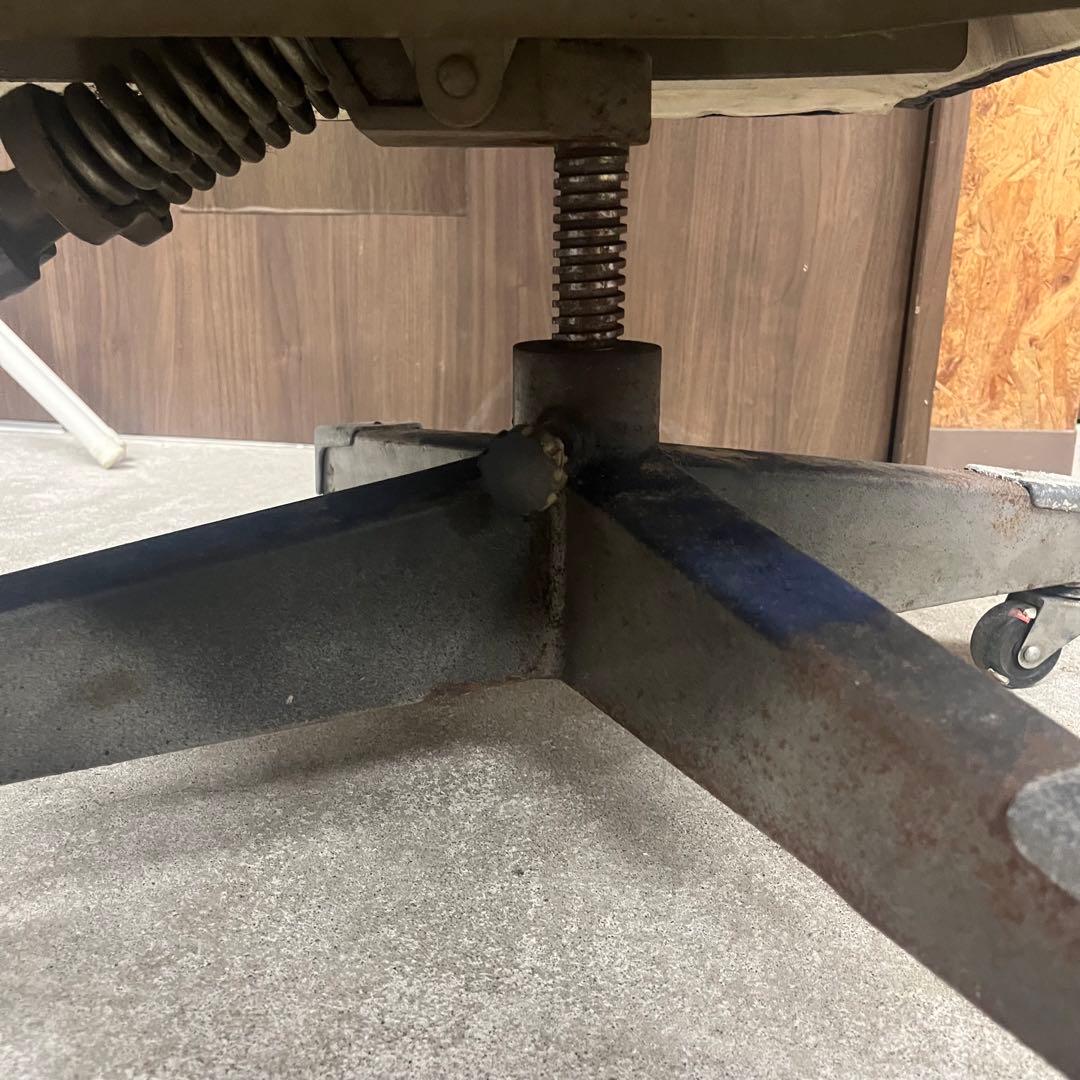 昭和レトロなソファー　青