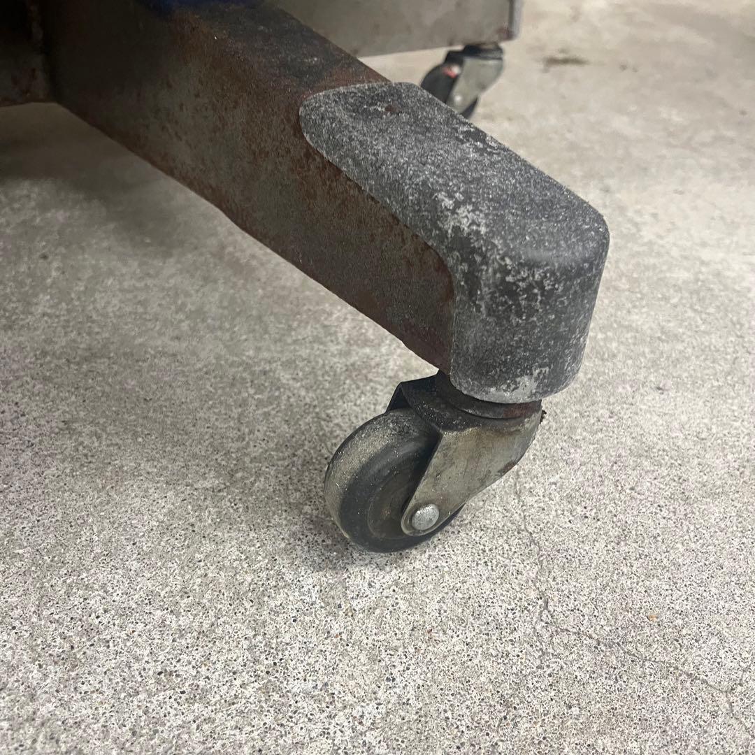 昭和レトロなソファー　青