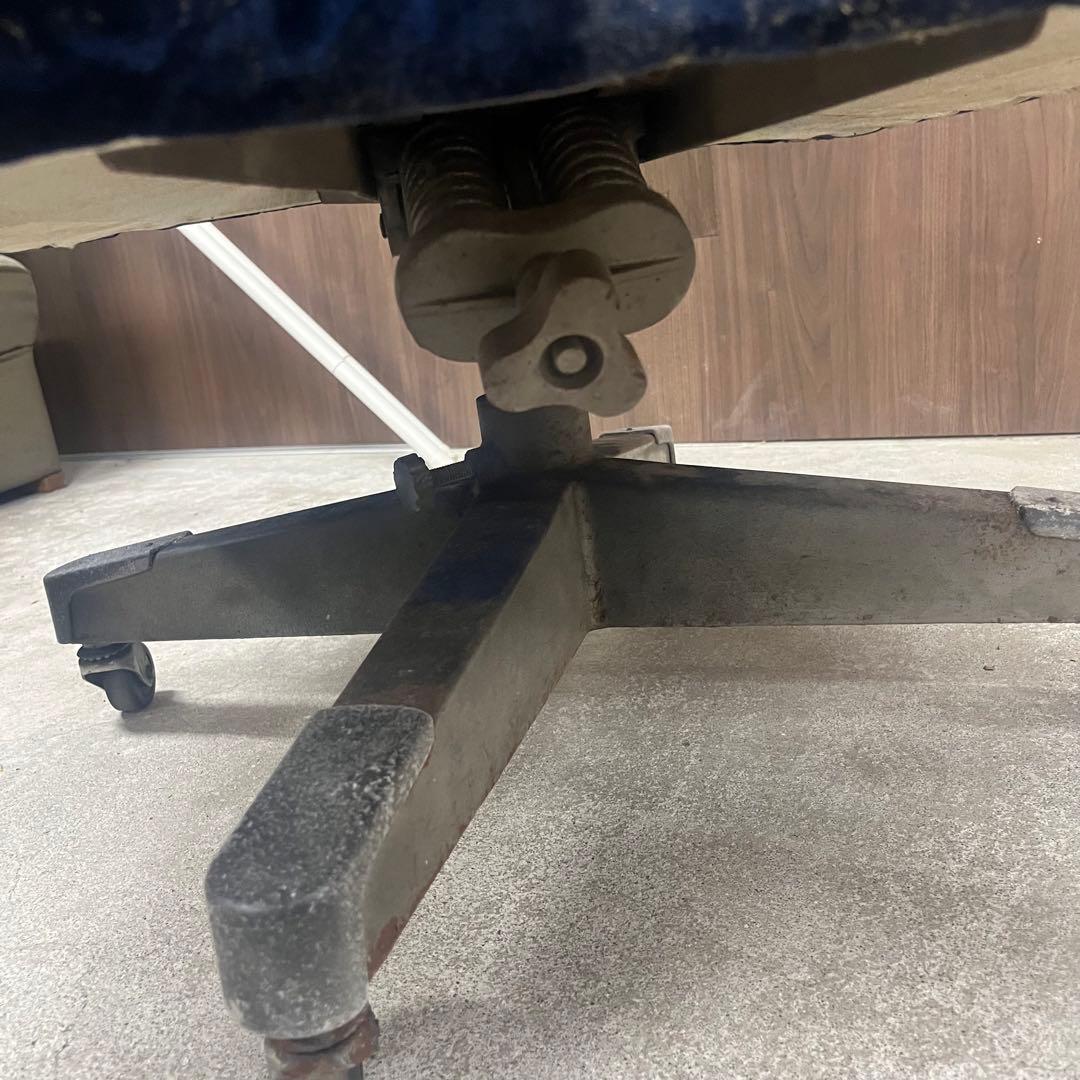 昭和レトロなソファー　青