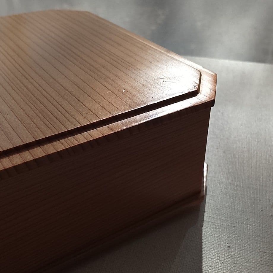 廃盤 隅切三段重 白木 秋田杉 菓子器 茶道具 中国茶 弁当箱 重箱