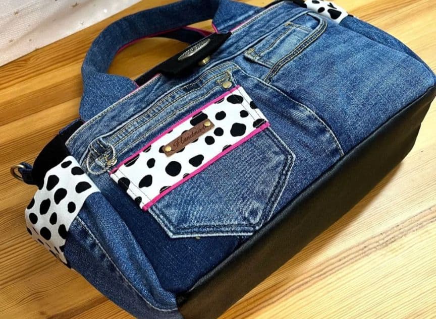 デニムリメイクバッグ（M）No.879☆ハンドバッグ　マザーズバッグ