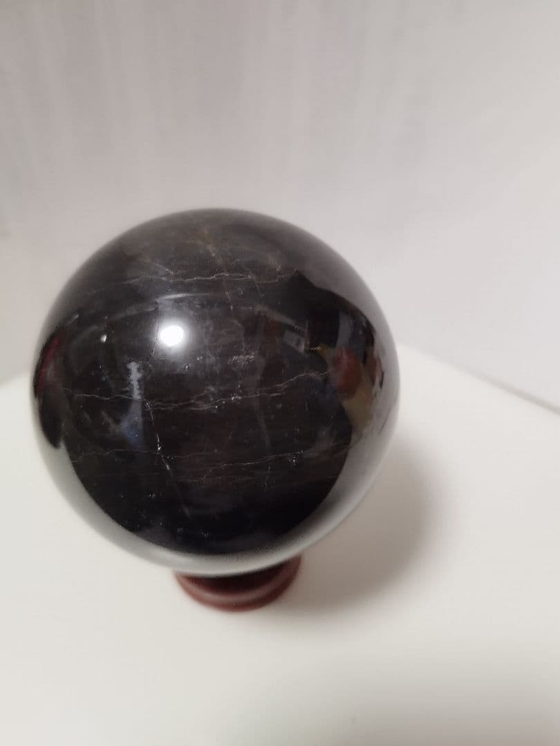 最強のパワーを発揮するといわれるのがこの天然石モリオンです。 天然の本物真っ黒！