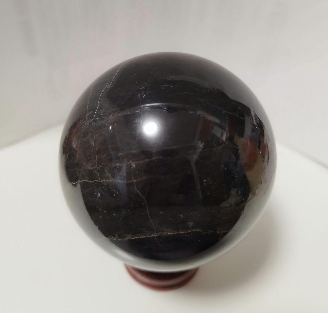 最強のパワーを発揮するといわれるのがこの天然石モリオンです。 天然の本物真っ黒！