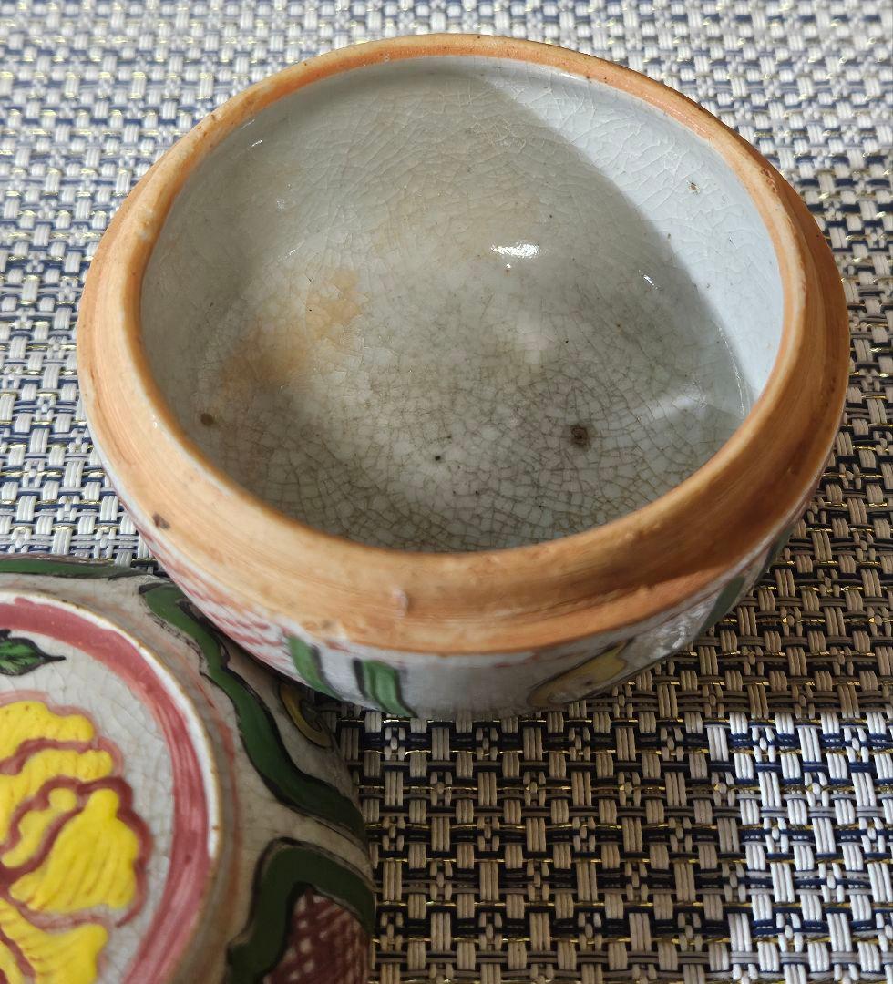 中国古美術　中国古陶磁器　中国南方系　 古安南　色安南　花図　斜線文　香合　合子