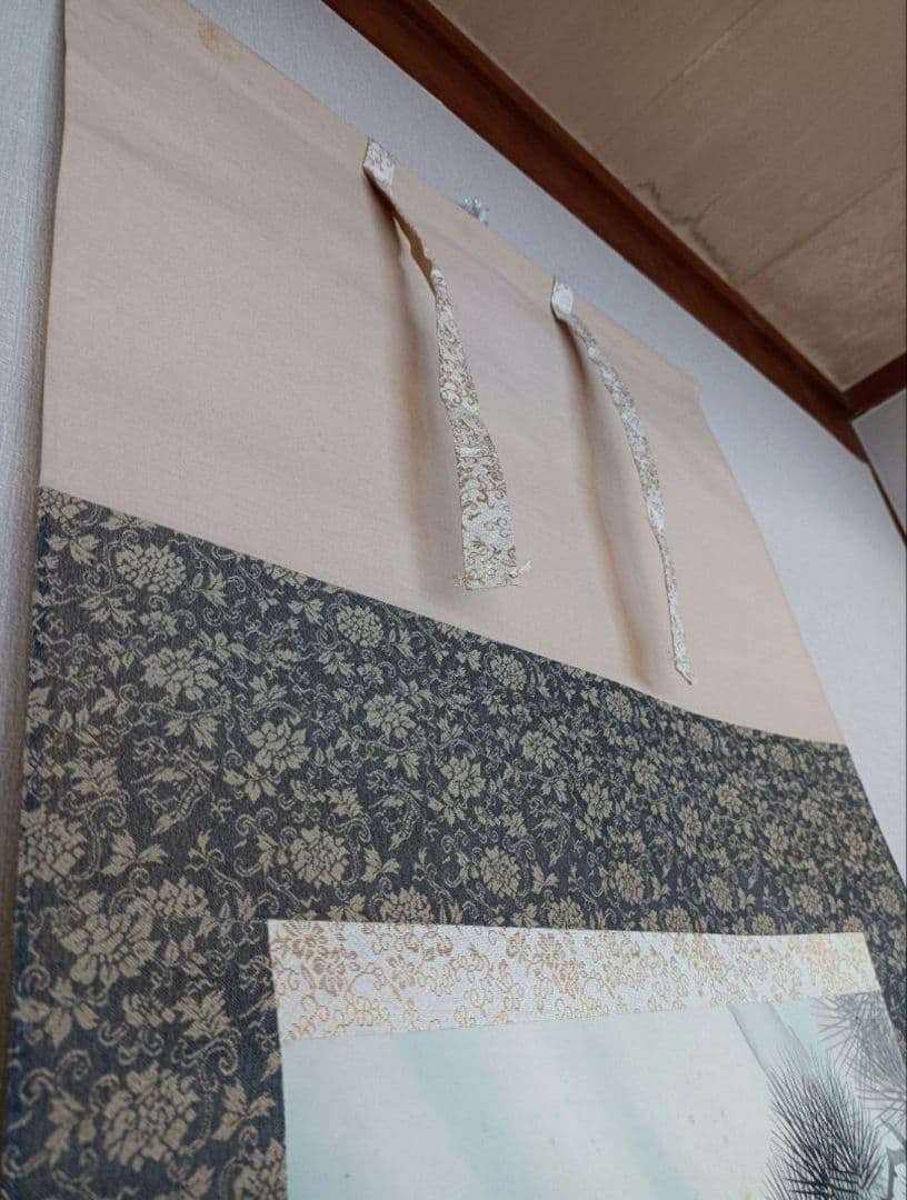 【滝の昇鯉図】掛軸 金運 龍神 鯉 絵 松の木 風水 インテリア