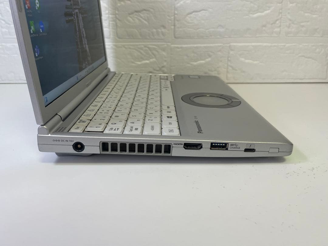 pipu。シルバー Let's note 8世代core i5