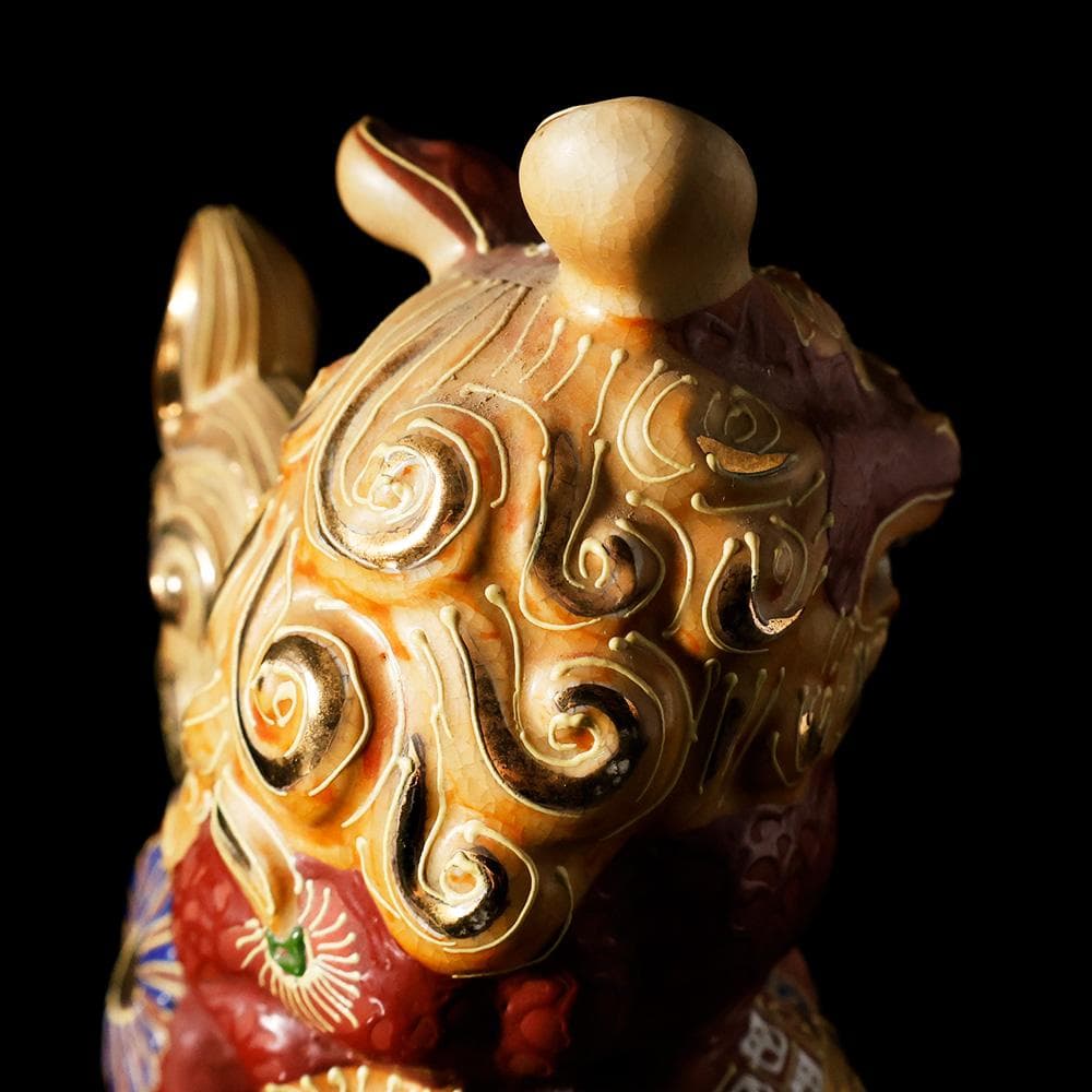 九谷焼　小ぶり　玉乗り獅子　唐獅子　色絵　金彩　九谷名　置物　高さ17cm