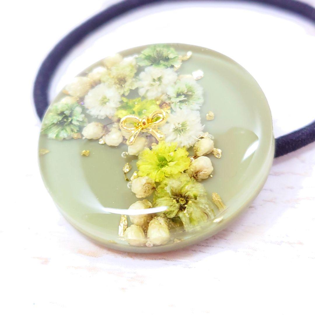 かすみ草の花道ヘアゴム❁くすみグリーン 抹茶緑 ハンドメイド レジン 花 丸 緑