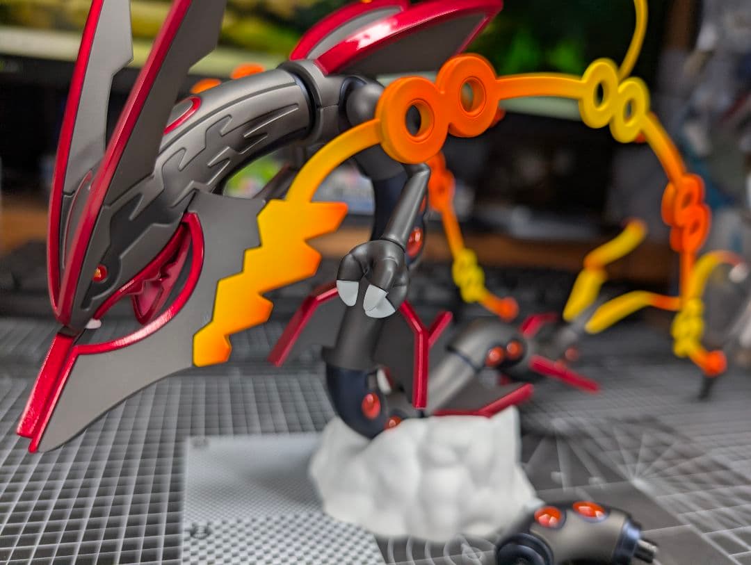 黒いメガレックウザ　全塗装　完成品　ポケプラ