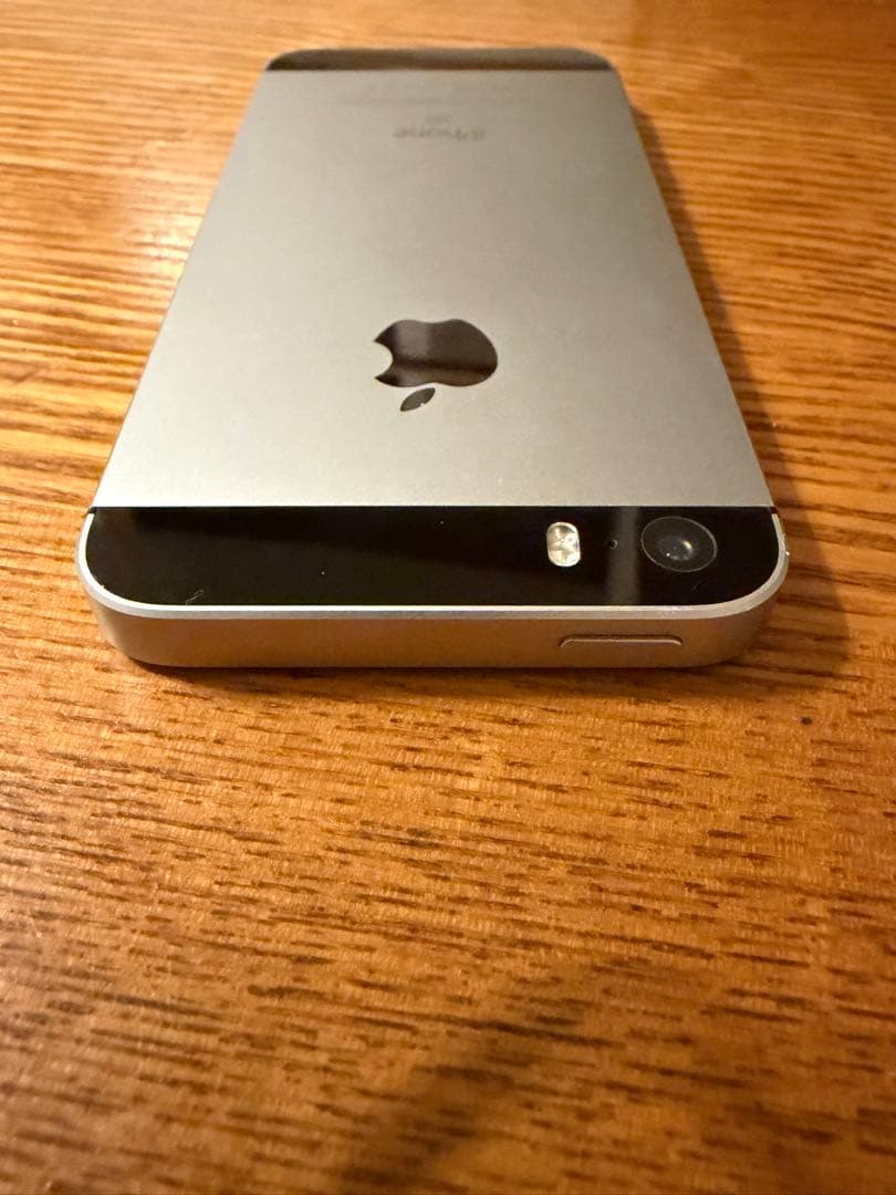 Apple iPhone SE シルバー 本体　第一世代32G