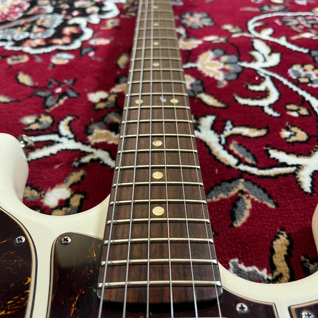 Burns London Cobra DX White エレキギター