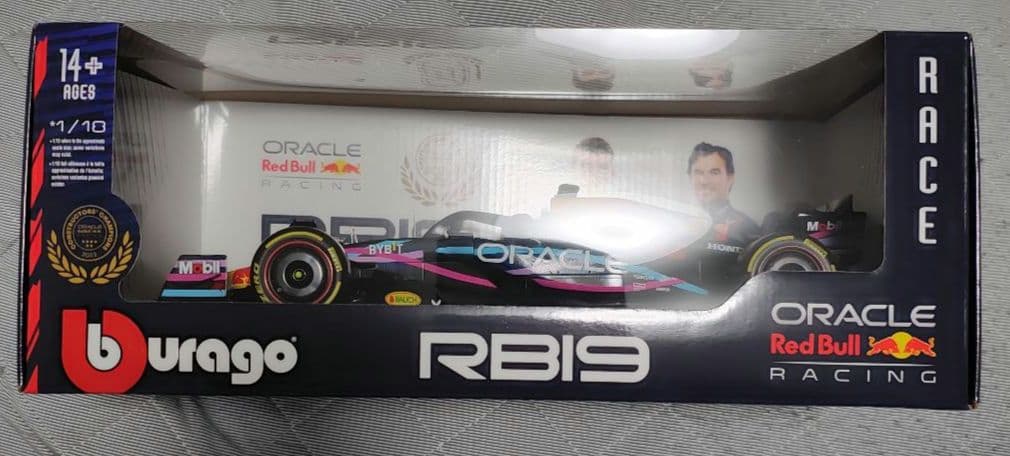 1/18 ブラーゴ F1 レッドブル RB19 フェルスタッペンモデル