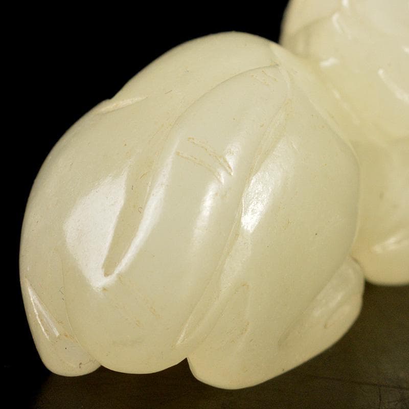 中国　玉石白玉彫刻　神獣刻　根付　紙鎮　置物　C　7084E