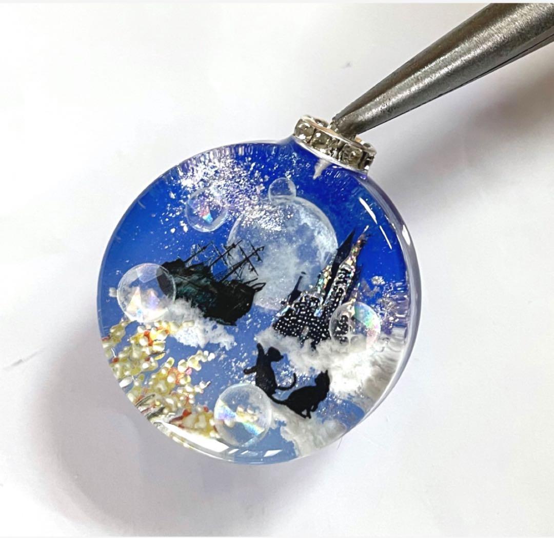 展示用/レジン/雲の上のお城と子猫達　蓄光　オルゴナイトネックレス