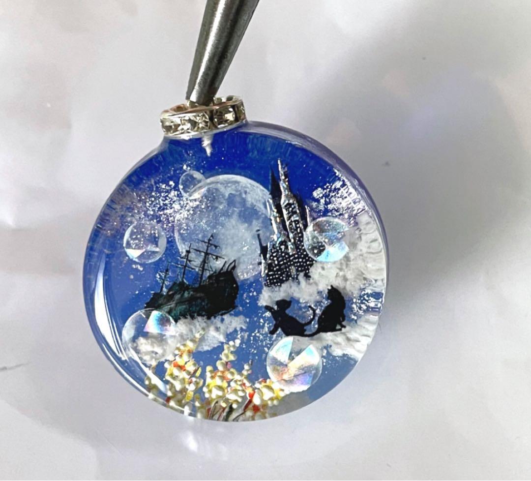 展示用/レジン/雲の上のお城と子猫達　蓄光　オルゴナイトネックレス