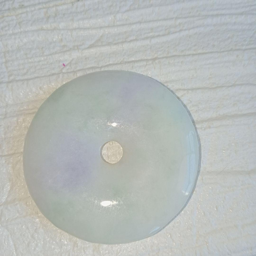 良質ひすい本翡翠　ジェダイト　丸　花彫り　ペンダント　ネックレス石街