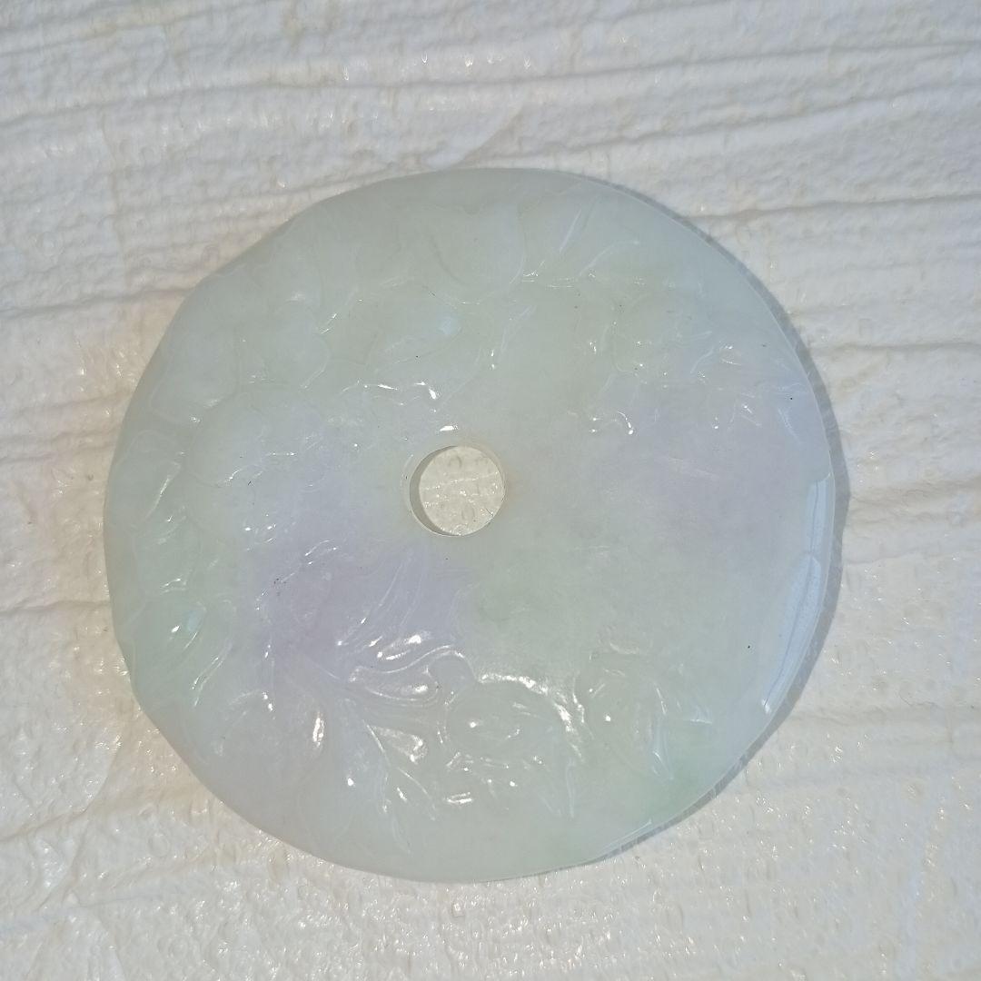 良質ひすい本翡翠　ジェダイト　丸　花彫り　ペンダント　ネックレス石街