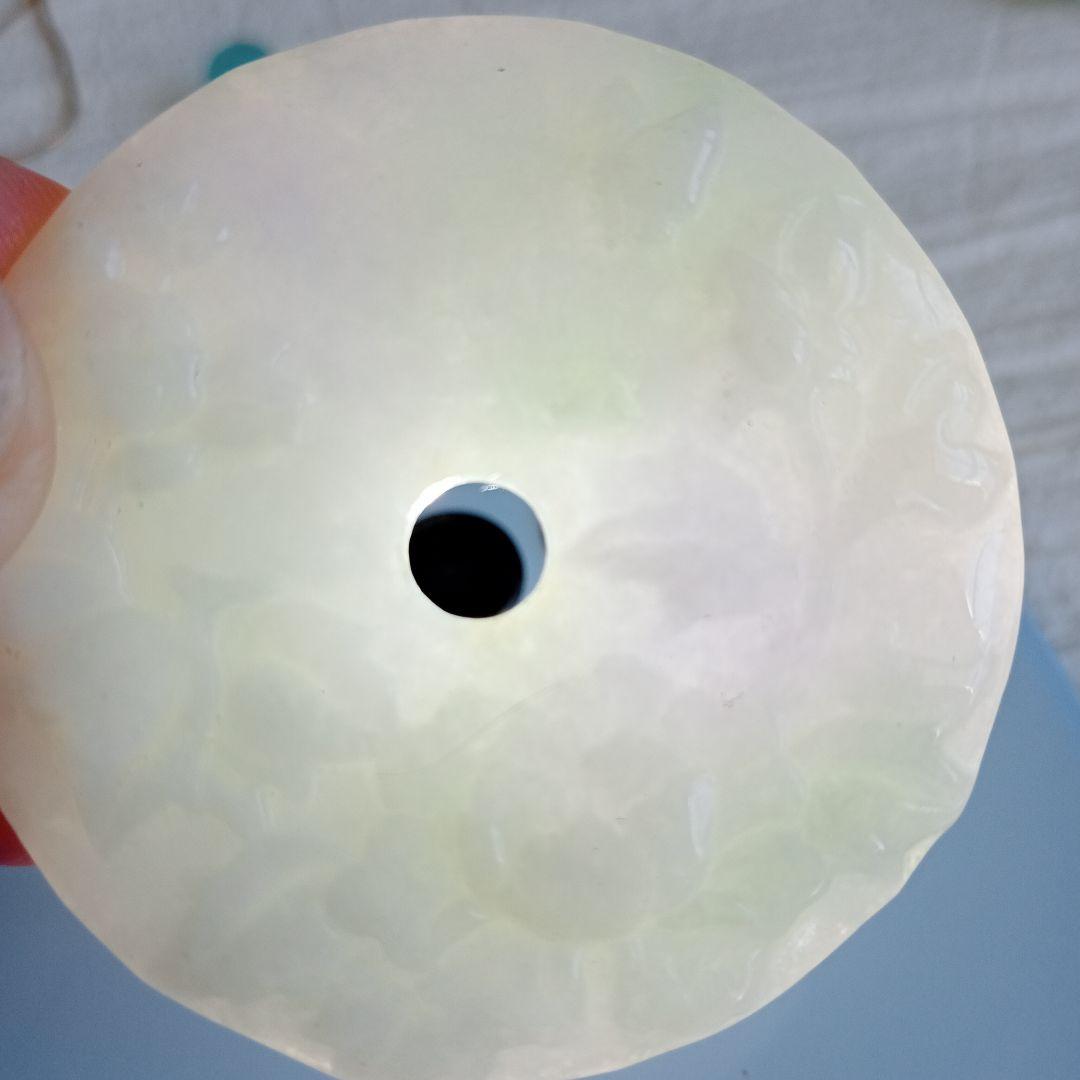 良質ひすい本翡翠　ジェダイト　丸　花彫り　ペンダント　ネックレス石街