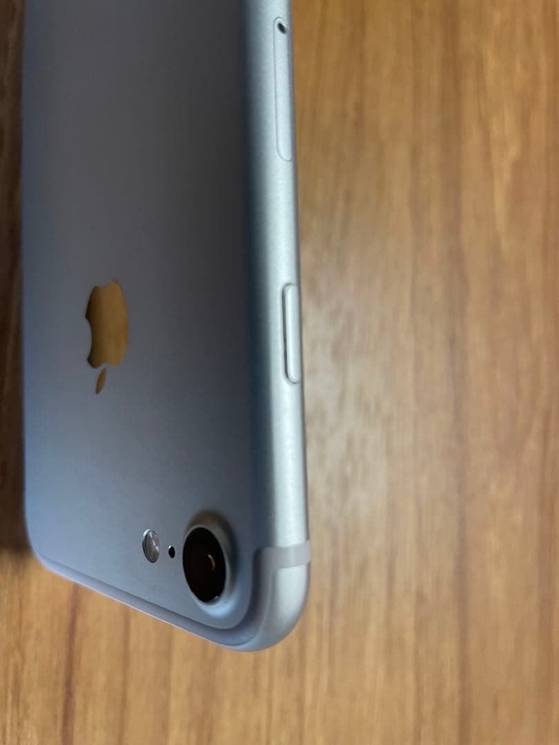iPhone7 32GB シルバー　美品　SIMフリー バッテリー81%